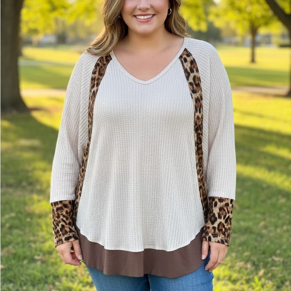 Umgee NWOT Cream Leopard Accent V-Neck Blouse Size 1XL